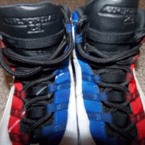 AIR JORDAN X WHITE/UNIVERSITY RED Youth Size 7 - Picture 10 of 11